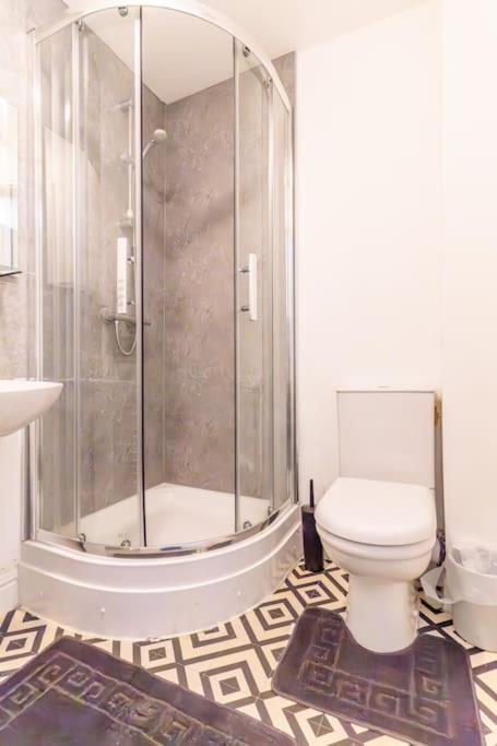 Apartment Glorious 2 - Bed Flat With Free Parking *