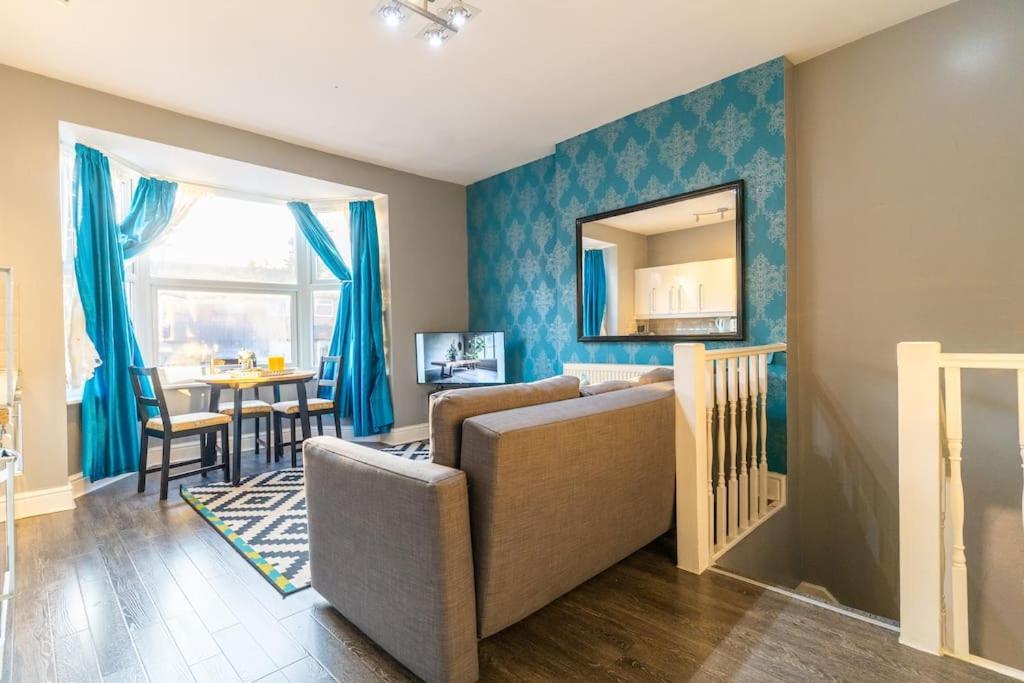 Glorious 2 - Bed Flat With Free Parking * Birmingham