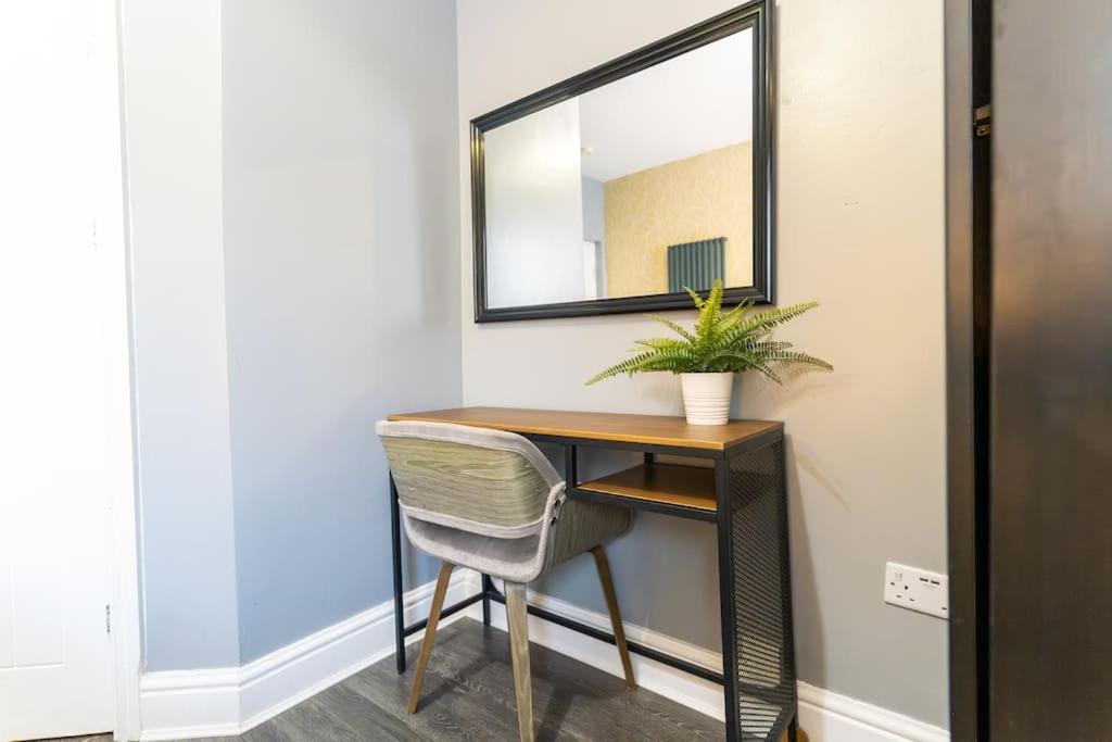 Apartment Glorious 2 - Bed Flat With Free Parking *