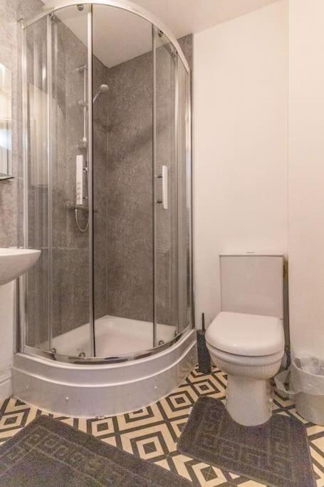 Glorious 2 - Bed Flat With Free Parking Birmingham